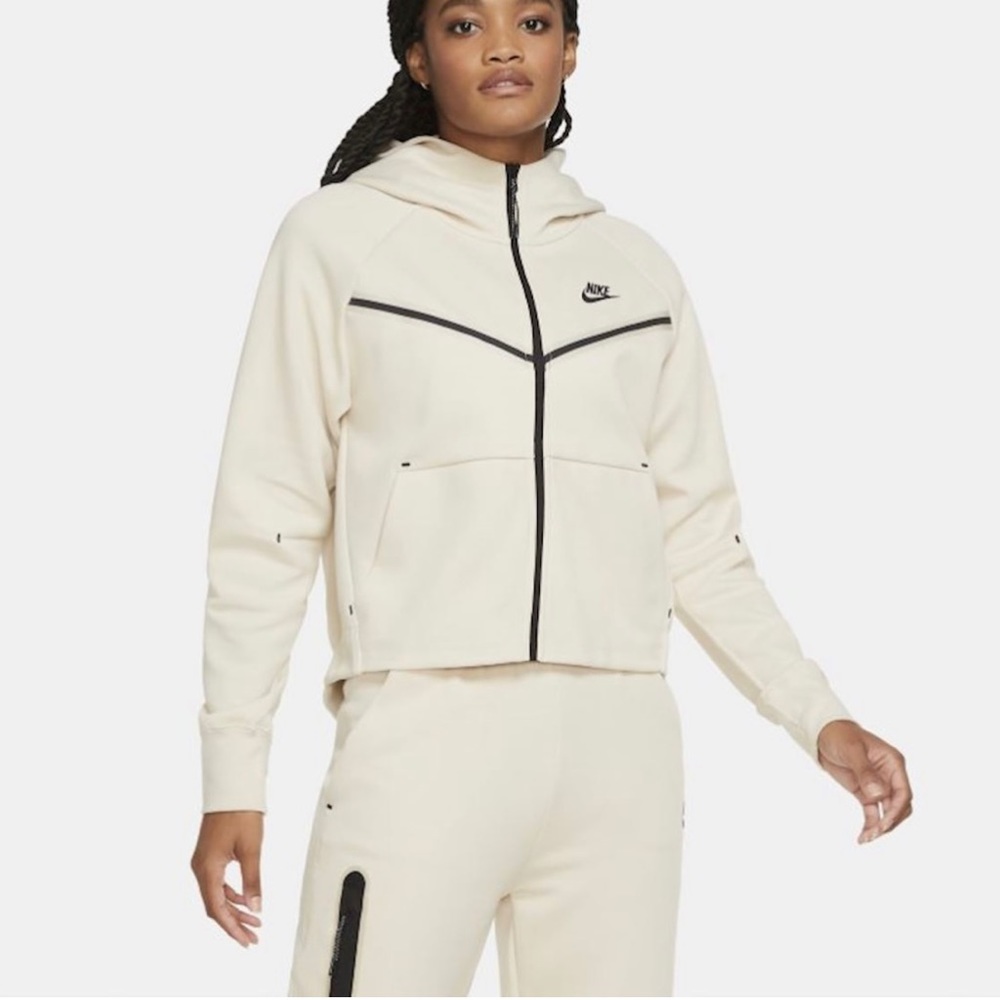 NWOT NIKE TRACKSUIT SET WHITE